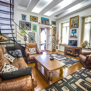 Comfortable In The Old Тбилиси